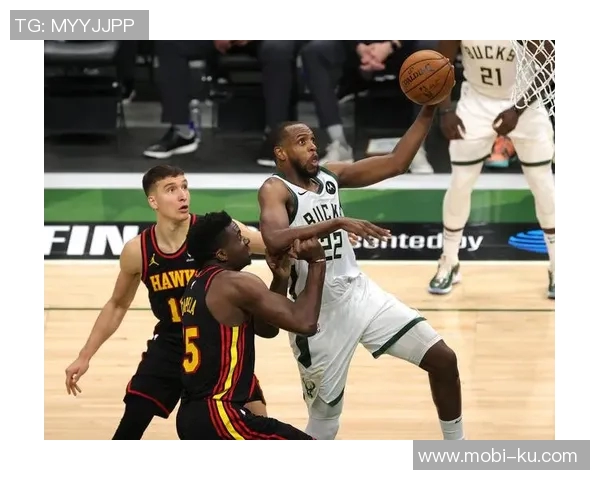 米德尔顿重返赛场半场表现抢眼贡献10分并助攻字母哥制造犯规